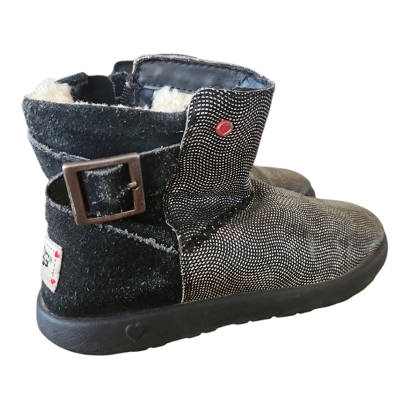 UGG Kids Size 3 Black Metallic Buckle Shearling Ankle Boots - Picture 4 of 8
